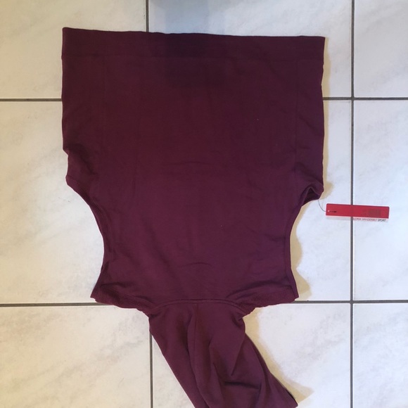 Gloria Vanderbilt Sport Stretch Hooded Vest. NWT. New. Petite. Size: XL - Picture 8 of 9